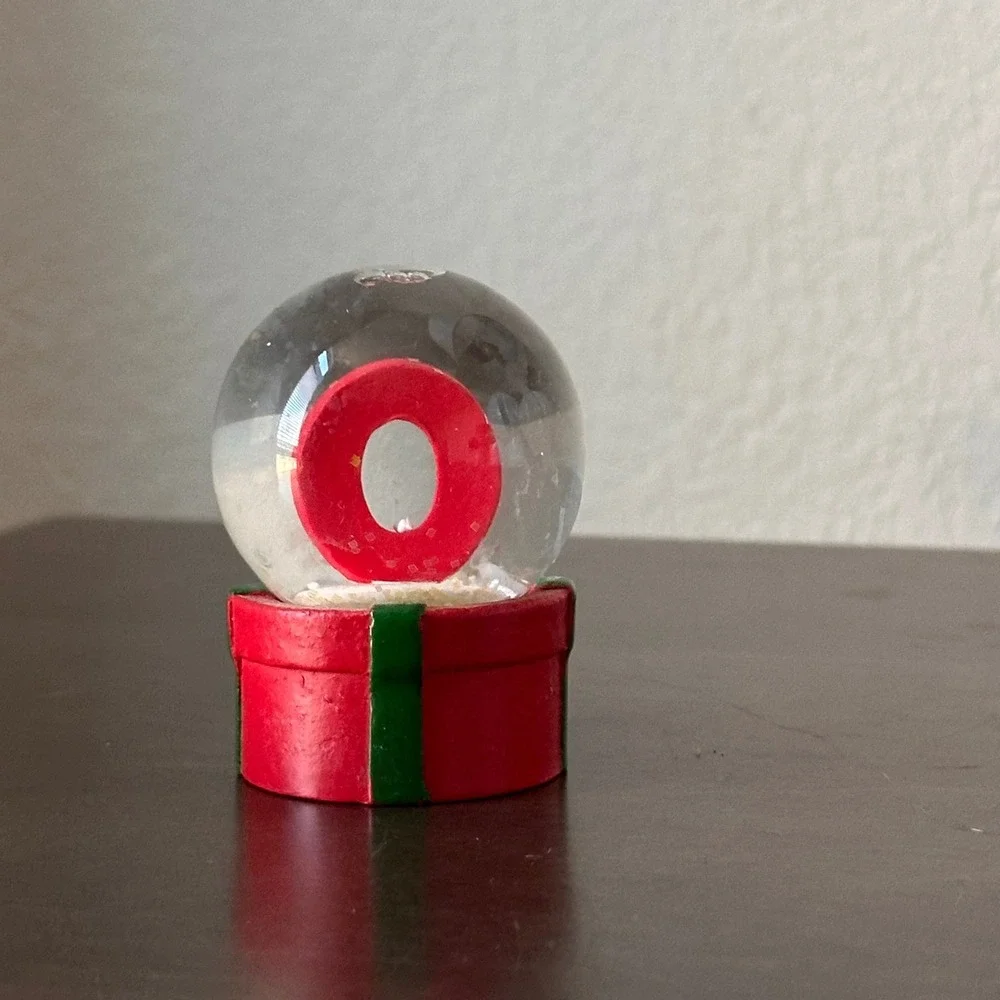 Mini Christmas Snow Globe Disney Parks 2002 Letter O Holiday‎ Decor Gift